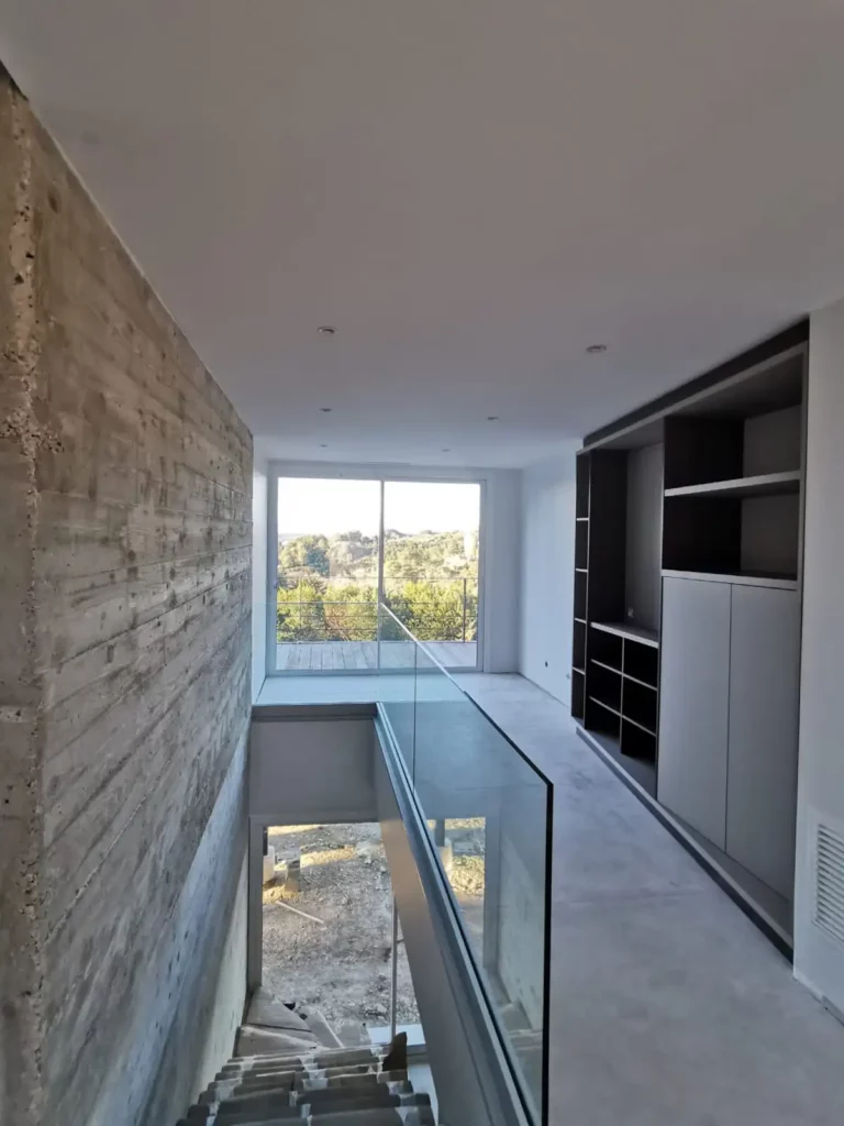 bibliothèque sur mesure couloir